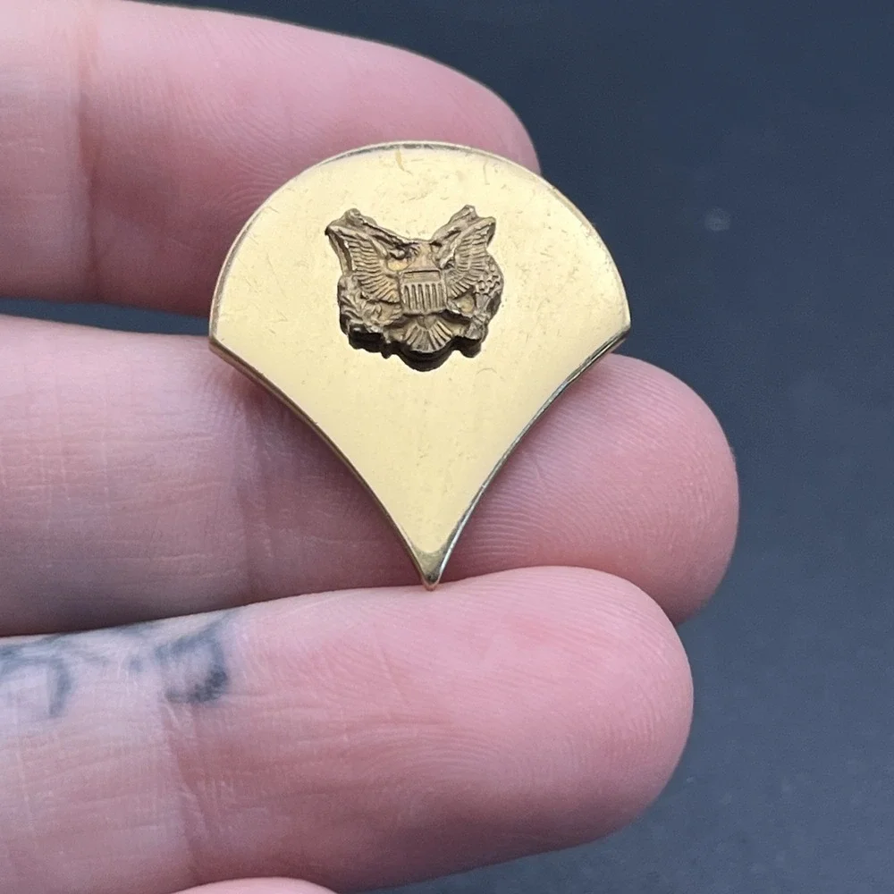 United States Army E4 Rank Specialist Gold‎ Tone Lapel Hat Pin